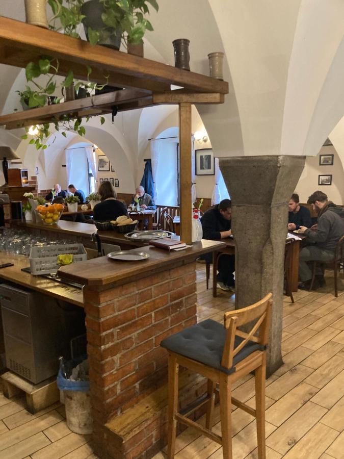 Penzion A Restaurace Modra Ruze Tábor Extérieur photo