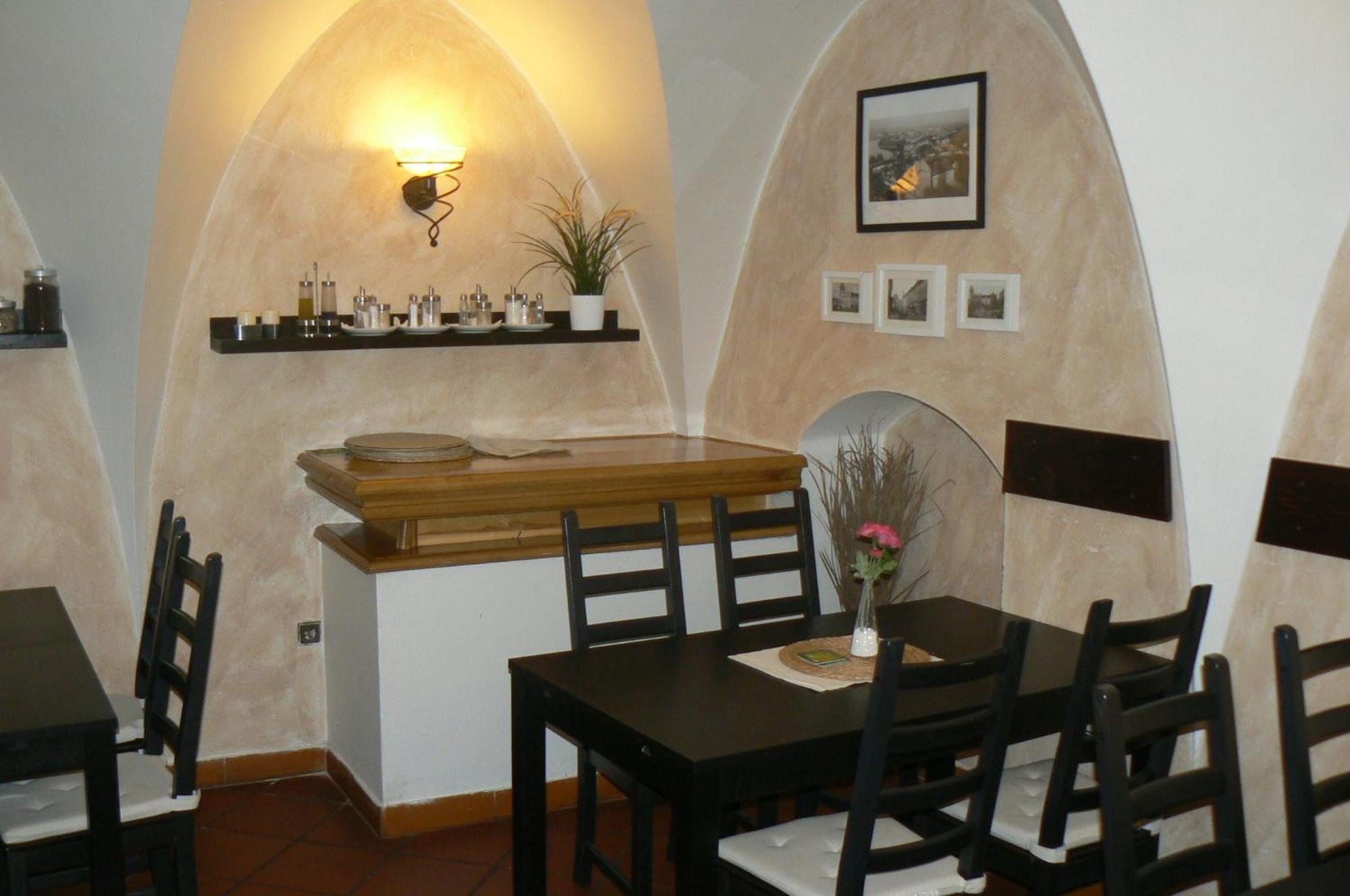 Penzion A Restaurace Modra Ruze Tábor Extérieur photo