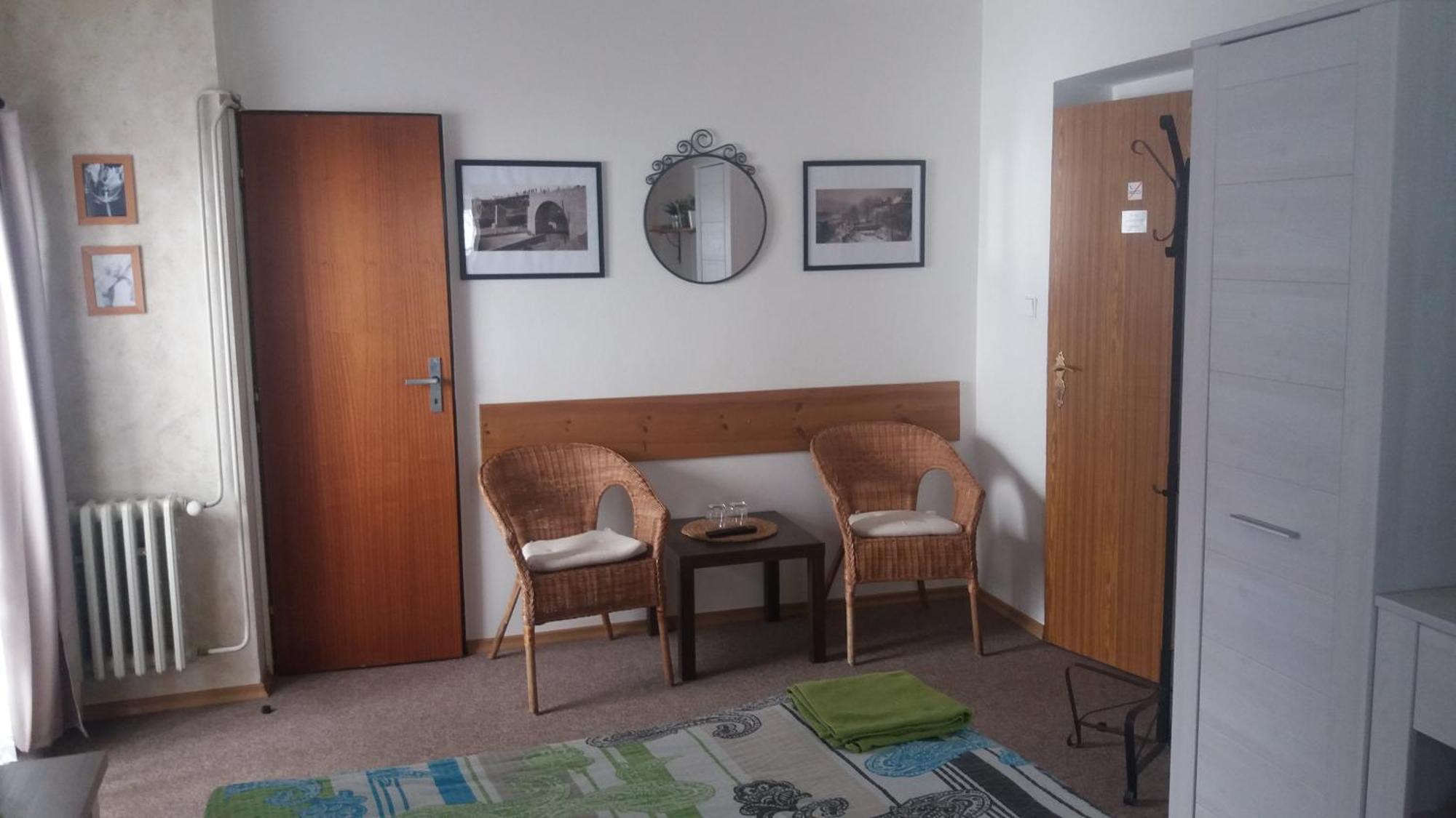 Penzion A Restaurace Modra Ruze Tábor Chambre photo
