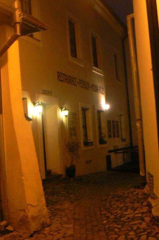 Penzion A Restaurace Modra Ruze Tábor Extérieur photo