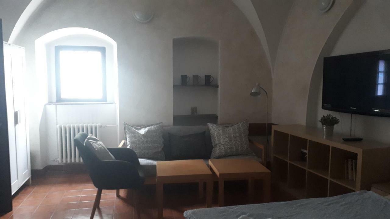 Penzion A Restaurace Modra Ruze Tábor Extérieur photo